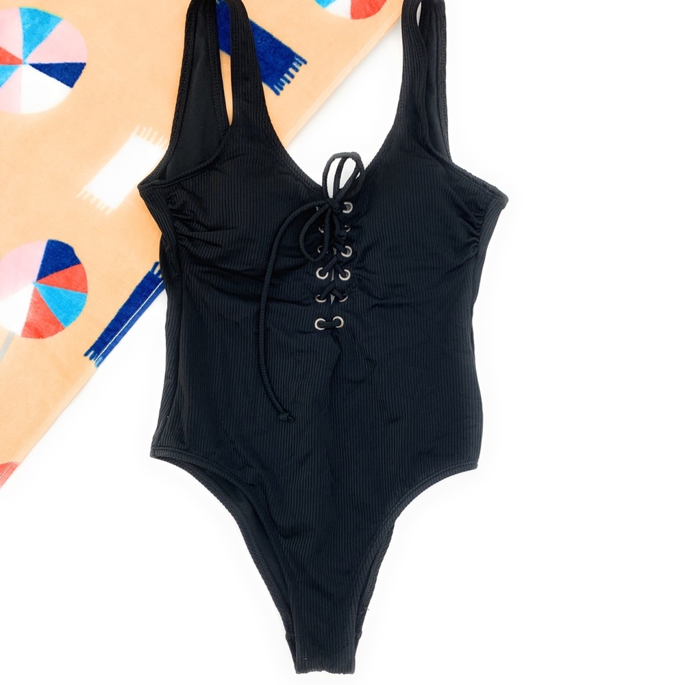 One-Piece Black Ribbed Low Back Swimsuit XS - Picture 6 of 7